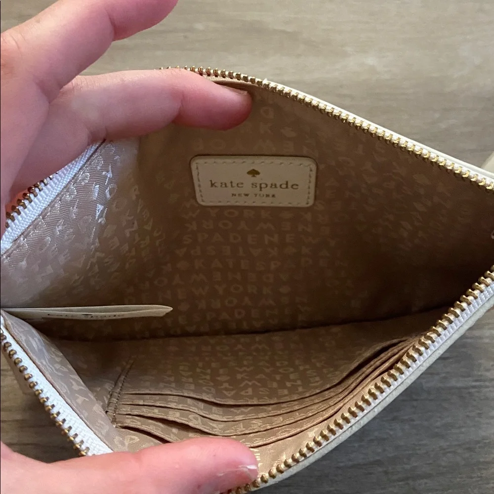 Kate Spade Sweet Pea wristlet bag - Picture 4 of 6